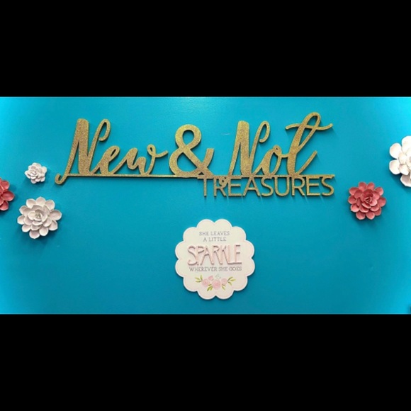 💗💗💗Meet your Posher! 💗💗💗 - Picture 5 of 6